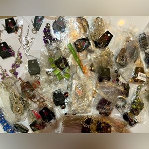 🎉 Random 100 Paparazzi Necklaces with matching set of earrings for only $115 🎉